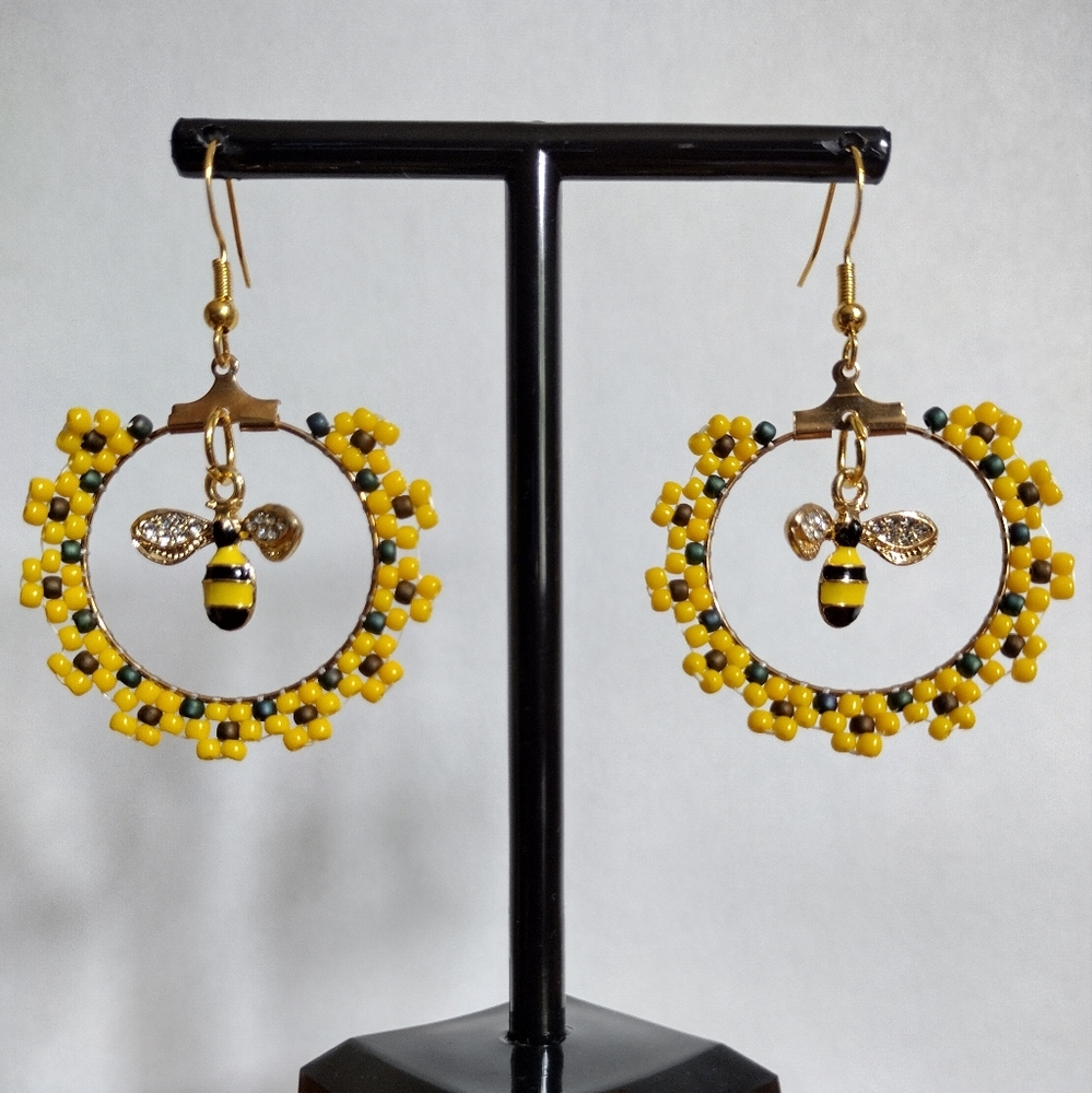 Gorgeous 2" Beaded Yellow Daisy Flower Hoop Gemstone Bee Dangle S925 Earrings